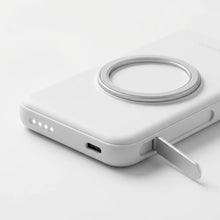 MagSafe Power Bank - LED display and port detail